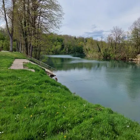 Station touristique Big Berry Luxury Lifestyle Resort, Mobile House Near Kolpa River
