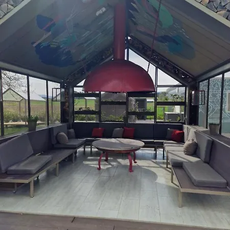 Big Berry Luxury Lifestyle Resort, Mobile House Near Kolpa River Station touristique *