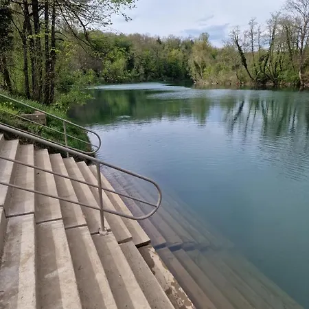 Big Berry Luxury Lifestyle Resort, Mobile House Near Kolpa River Station touristique Metlika