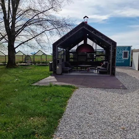 Big Berry Luxury Lifestyle Resort, Mobile House Near Kolpa River