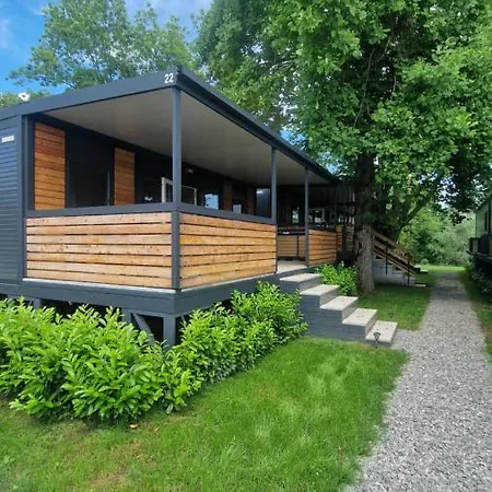 Big Berry Luxury Lifestyle Resort, Mobile House Near Kolpa River *
