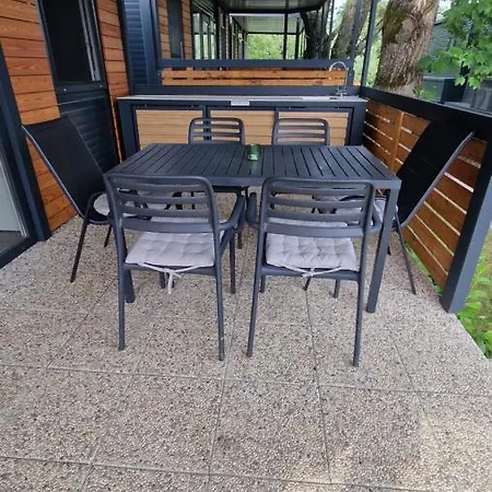 Station touristique Big Berry Luxury Lifestyle Resort, Mobile House Near Kolpa River